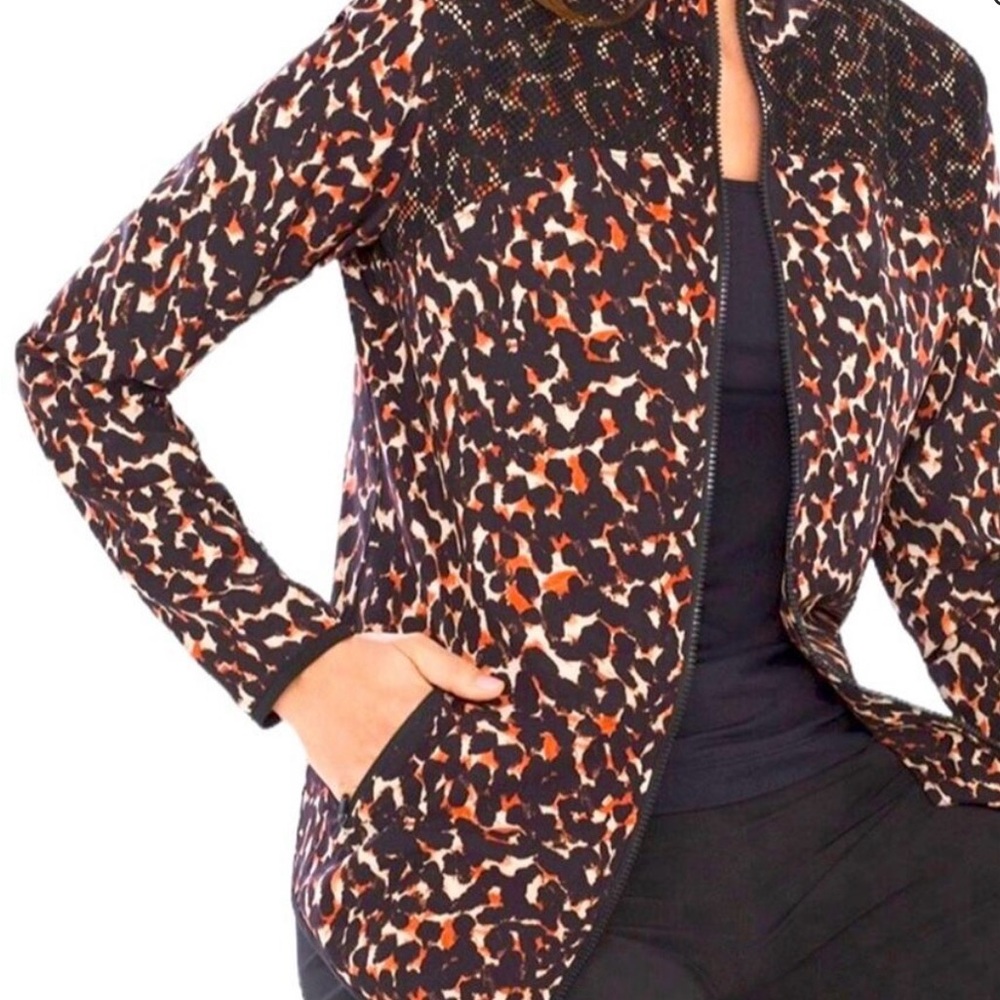 Zenergy by Chico’s size 0 Women's animal Patterned zipper light weight jacket